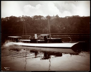 Vista del yate Coronet del New York Yacht, Launch und Engine Co. en el río Harlem, Nueva York, 1905